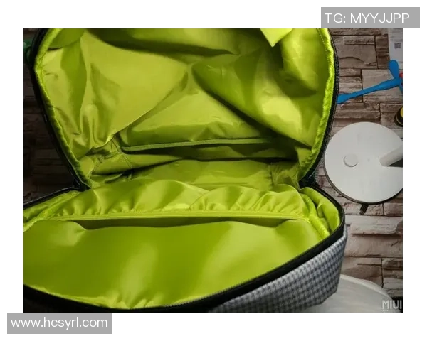 球星足球背包潮流设计解析彰显运动活力与时尚兼具实用功能